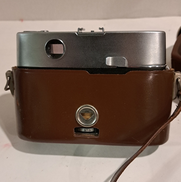 Vintage Agfa quality camera in good condition. In it’s original case. Untested. - Picture 8 of 10